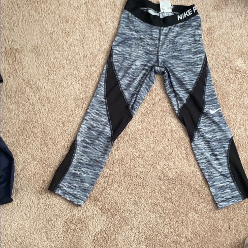 NIKE PRO FIT 3/4 length leggings